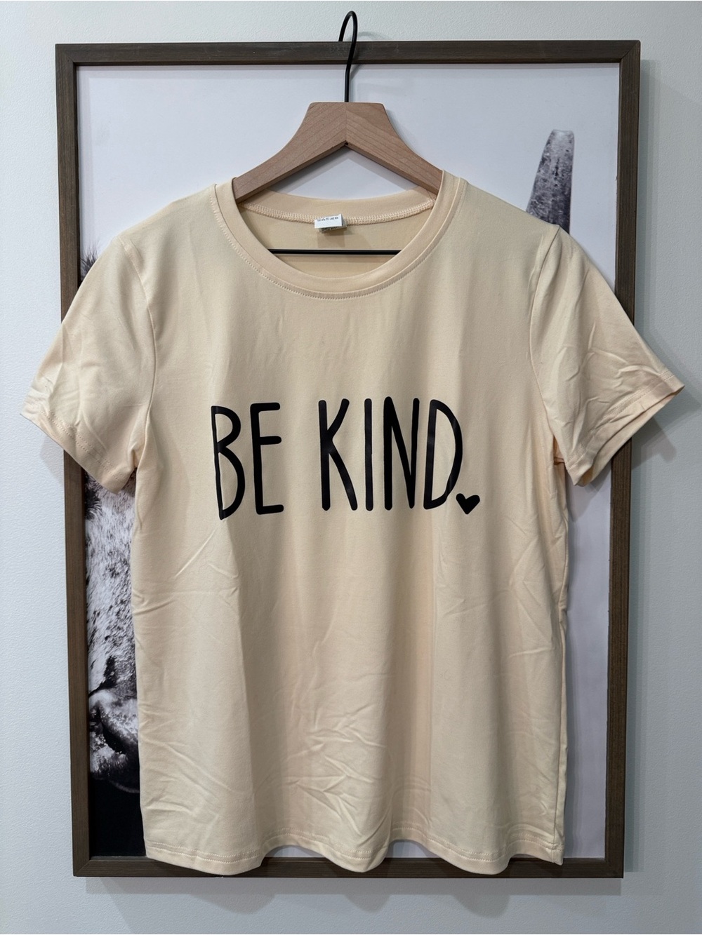 🖤🍨Be Kind Women’s Tee Shirt